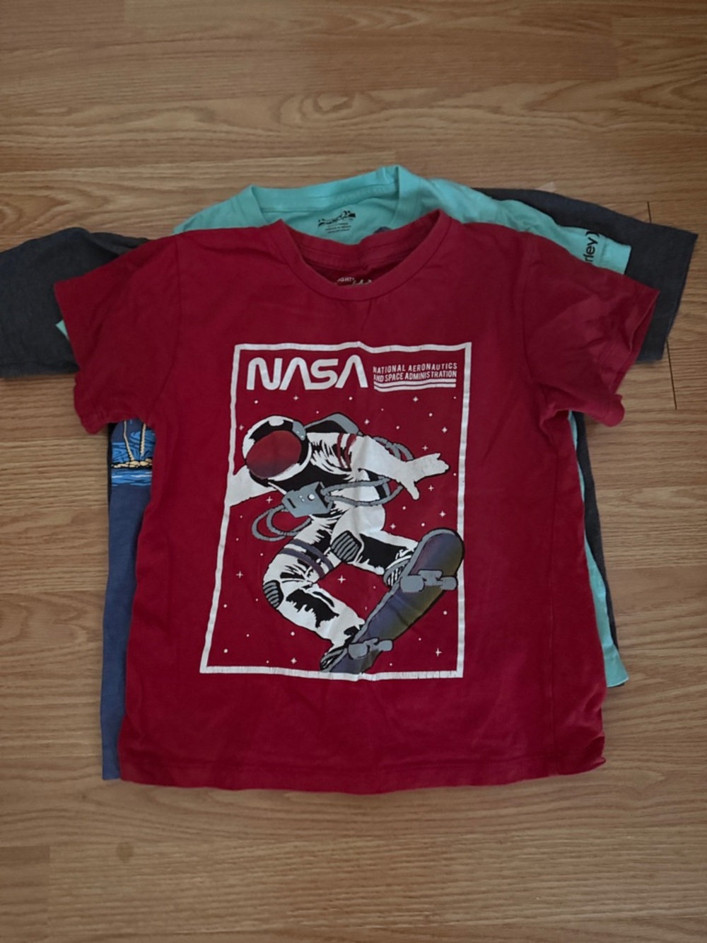 Hurley, Quicksilver, Red NASA Skate Graphic Tee and tank lot of 4